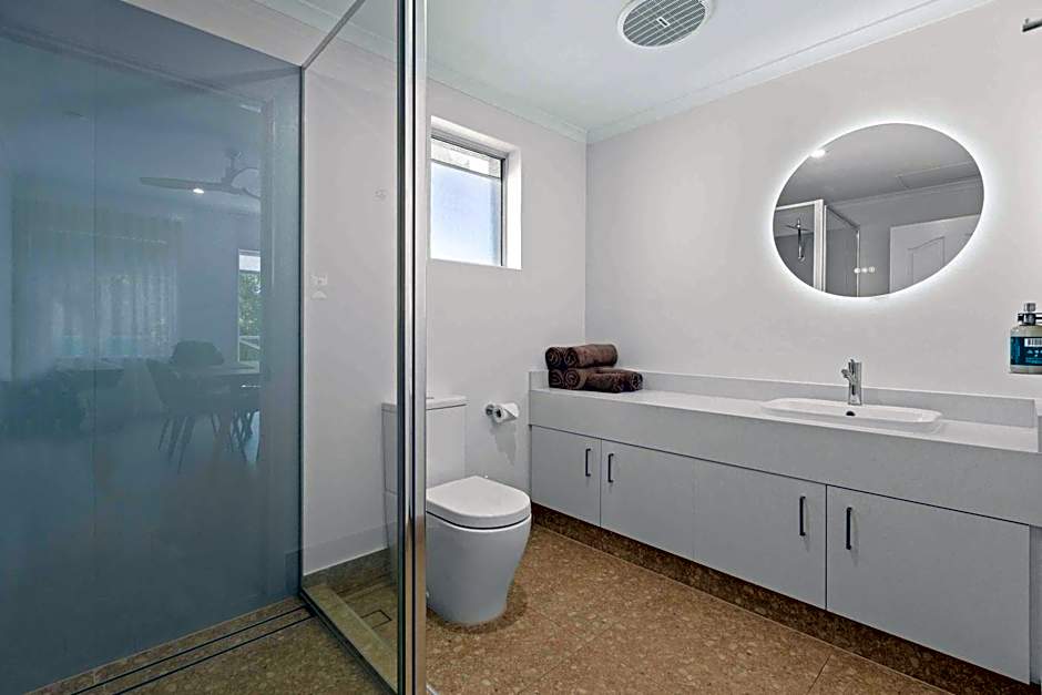 Moonlight Bay Suites