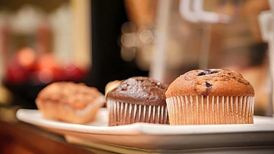 Days Inn & Suites by Wyndham Johnson City