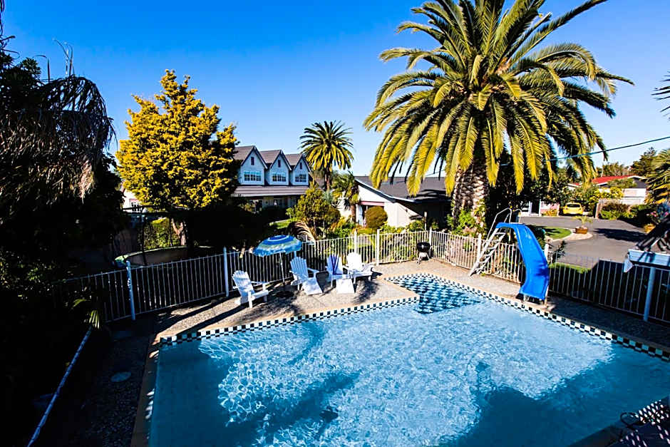 ASURE Colonial Lodge Motel