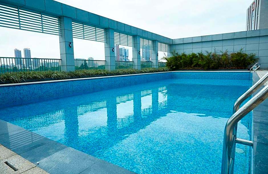 The Thousand Lantern Lake Hotel