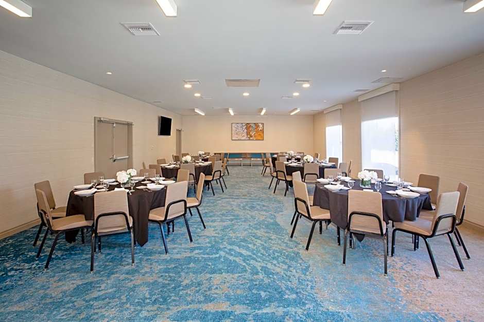 Holiday Inn Los Angeles - LAX Airport By IHG