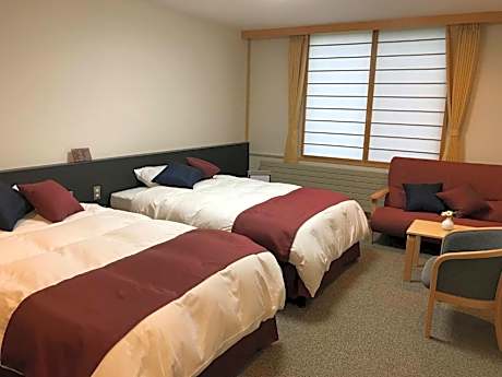 Luxury Twin Room with Extra Bed - Non-Smoking