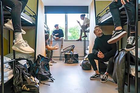 Bed in 8-Bed Mixed Dormitory Room