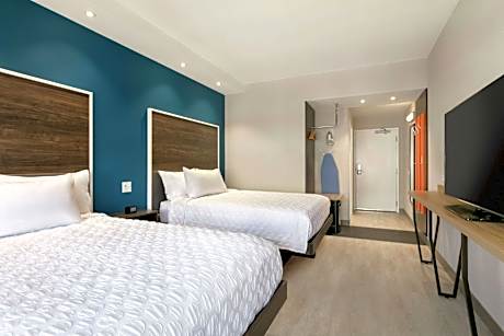 2 Queen Beds