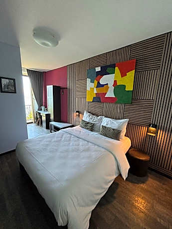 Economy Double Room with Lake View