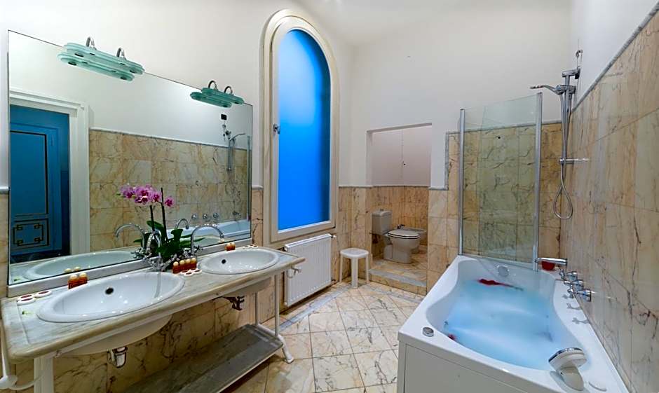 Friendly Venice Suites