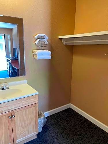 American Inn Council Bluffs – Council Bluffs, IA