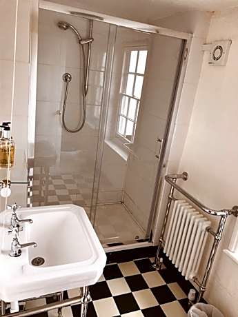 Family Room (2 Adults + 2 Children)