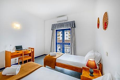 Standard Twin Room with Shared Bathroom
