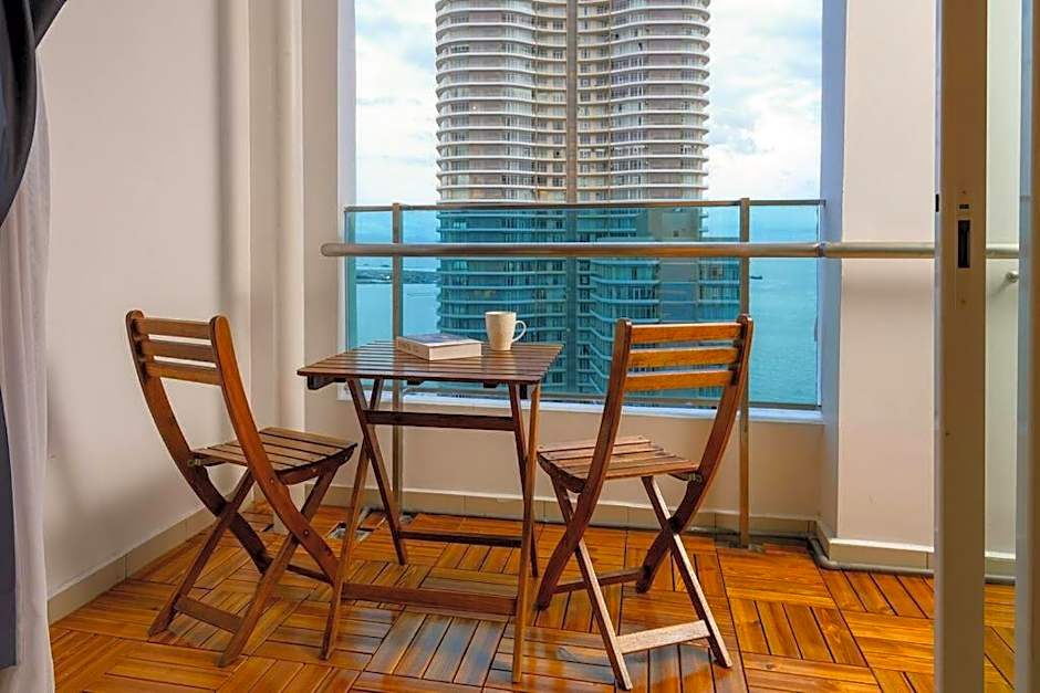 2R2B Seaview Serenity 1 to 8pax Gurney Mansion One