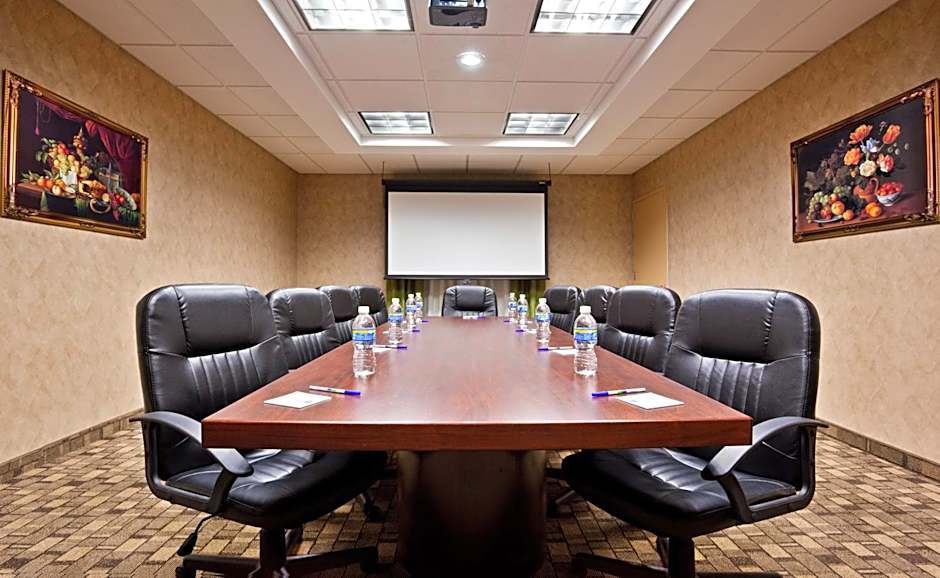 Holiday Inn Express Hotel & Suites North East - Erie I-90 Exit 41 By IHG