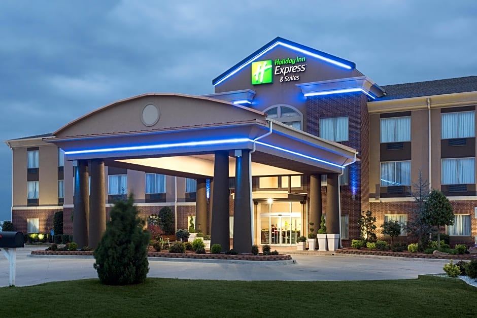 Holiday Inn Express and Suites Hotel - Pauls Valley