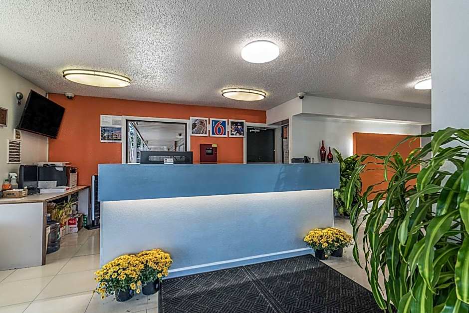 MOTEL 6 - Albany, NY - Airport