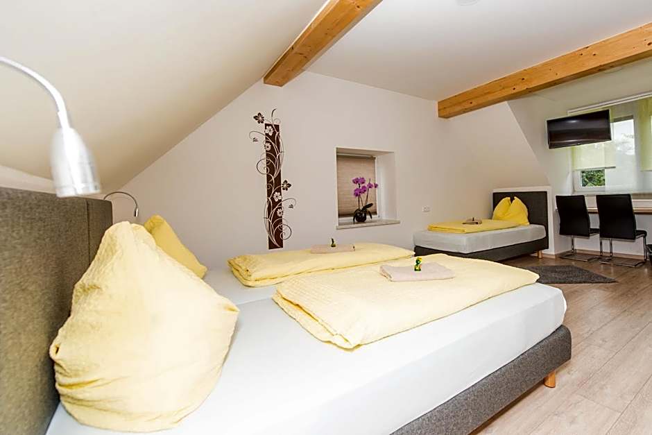 Ferienwohnungen und Zimmer Yassi