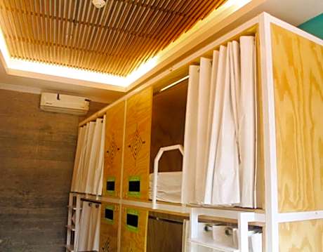 Bed in 8-Bed Mixed Dormitory Room