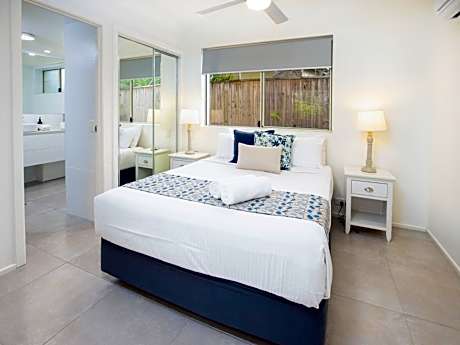 Deluxe One-Bedroom Apartment