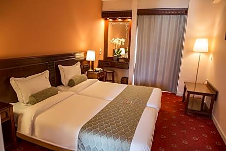Deluxe Suite with Spa Bath