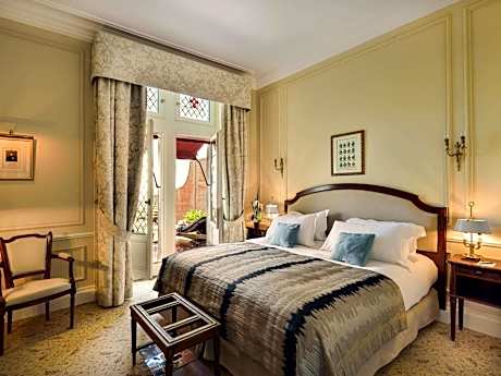 Superior King Room with Terrace and Garden View