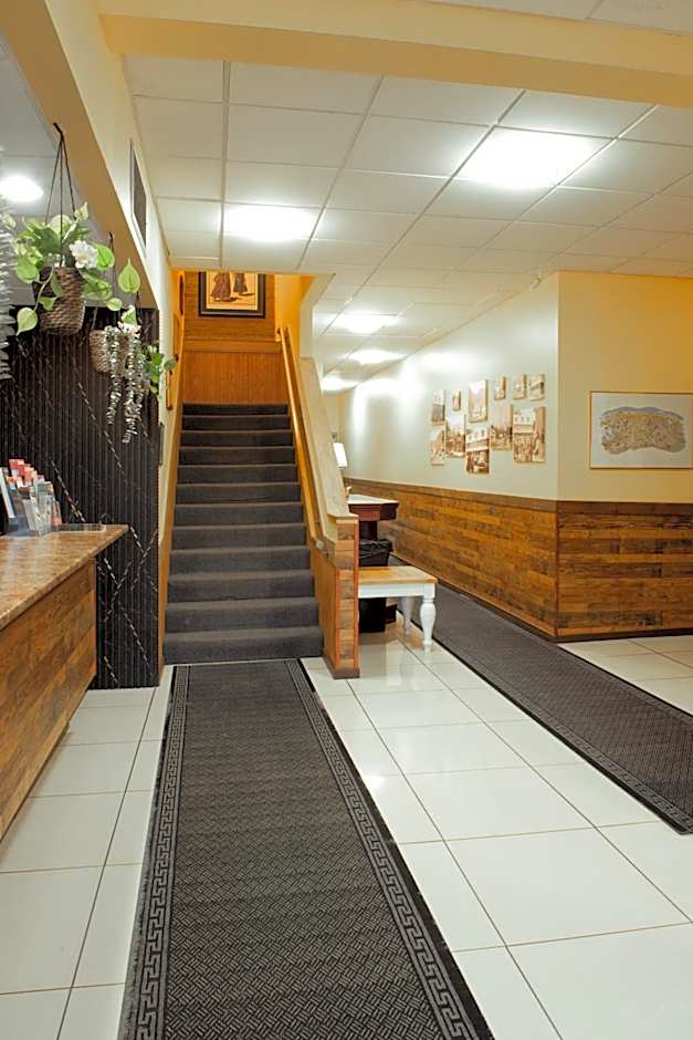 Pemberton Hotel (Motel)