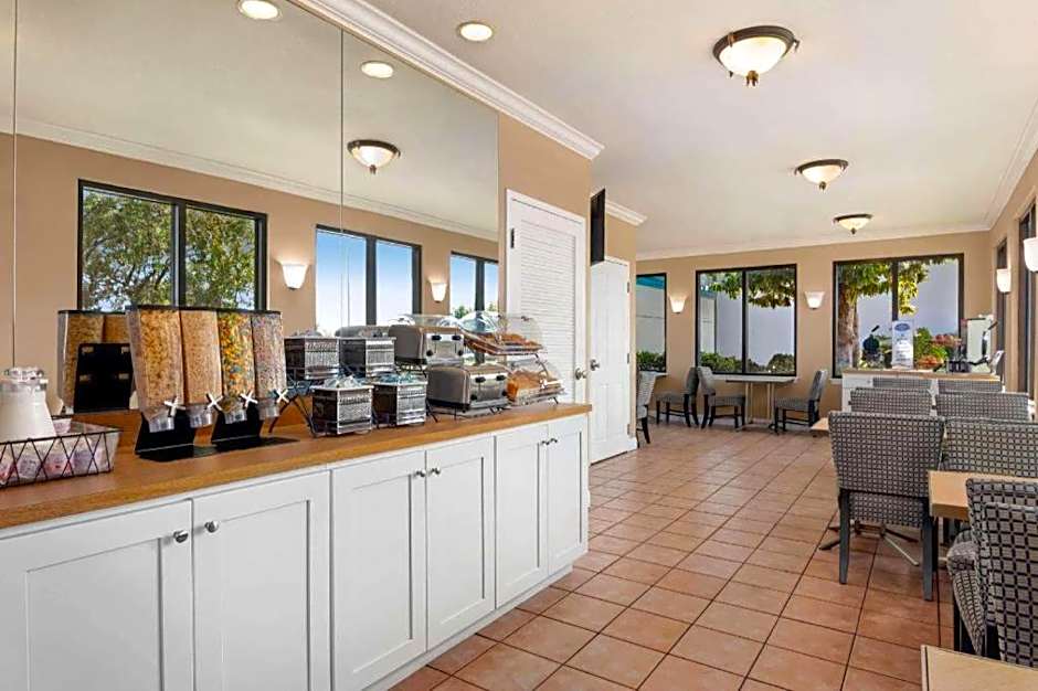 Baymont by Wyndham Intl Speedway/I-95/Daytona Beach