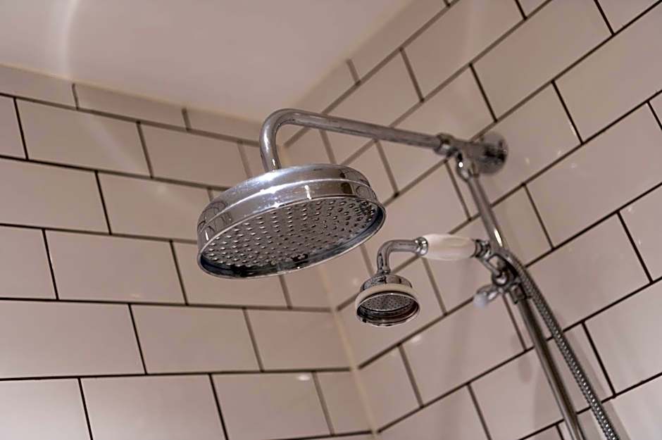 Crown and Cushion Appleby