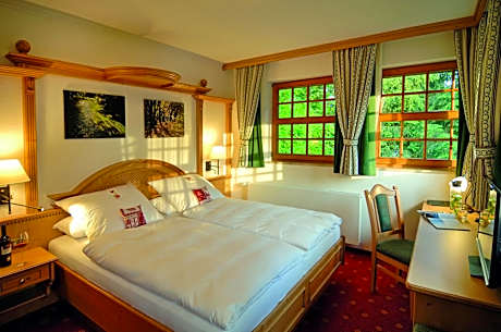 Hotel Alpenhof - ruhige Wohlfühloase zwischen München, dem Fünf-Seenland und den Bergen, in S-Bahnnähe