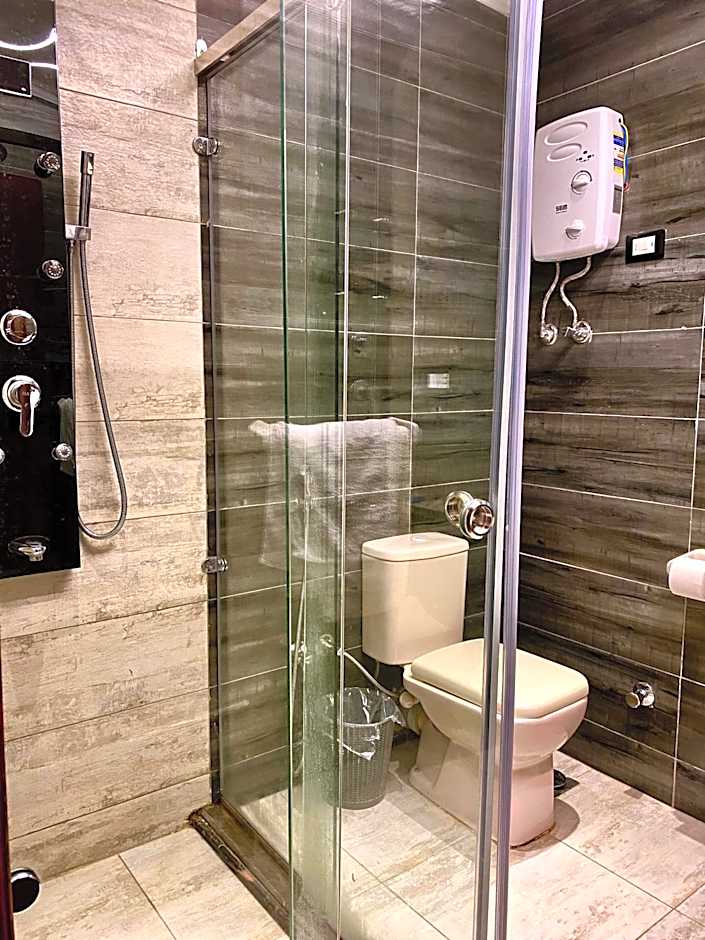 New Museum, Pyramids inn