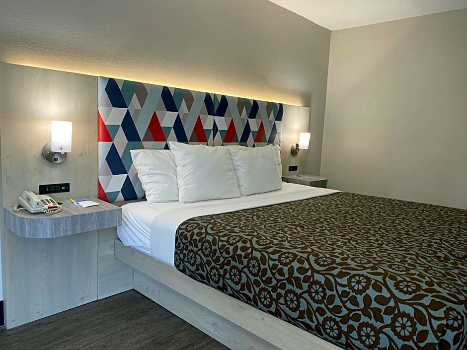 Days Inn & Suites by Wyndham Peachtree Corners/Norcross