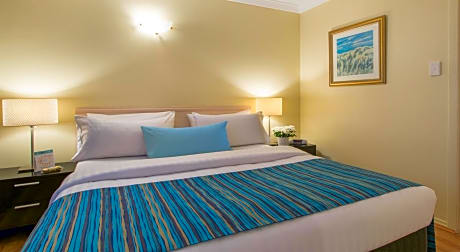 One-Bedroom Esplanade Suite with River View