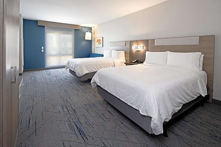 Photo 1 of 8 of 2 Queen Beds, Hearing Accessible, Roll in Shower