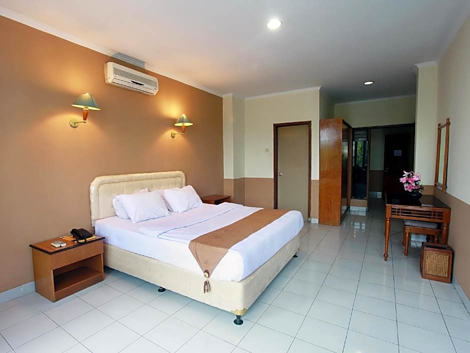 Alexander Hotel Tegal