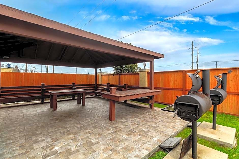 Americas Best Value Inn Houston at FM 529