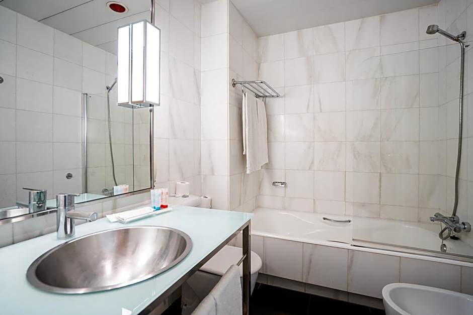 Quatro Puerta Del Sol