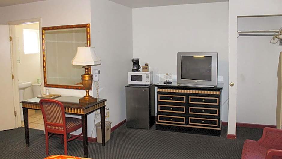Golden Wheat Budget Host Inn