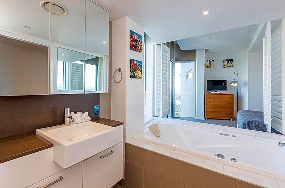 Artique Surfers Paradise - Official