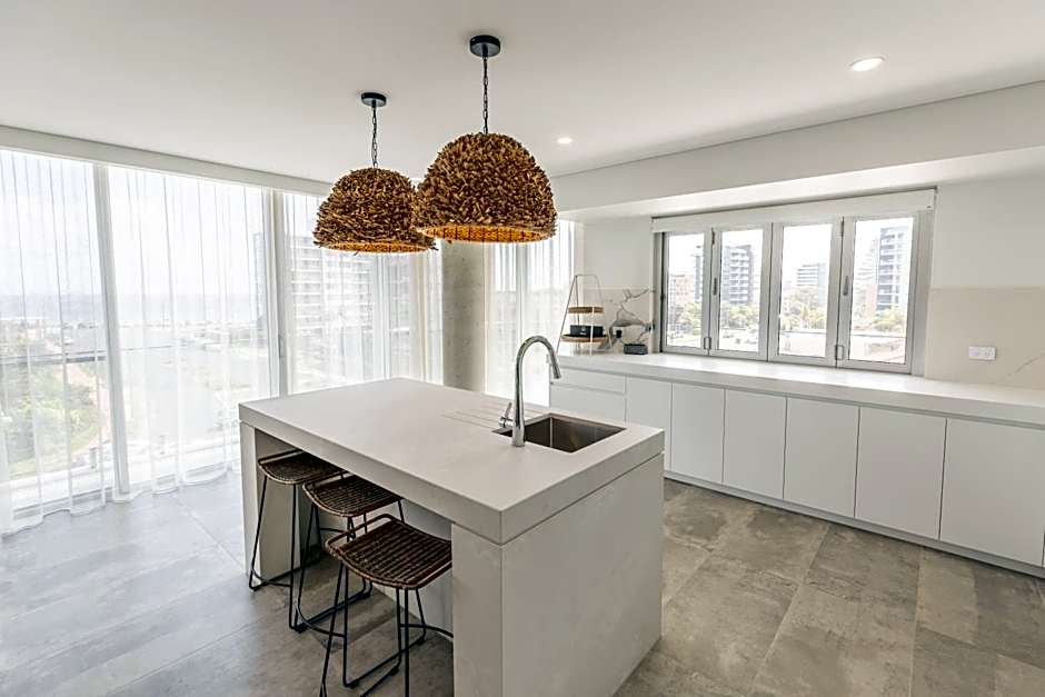 Astina Suites, Forster