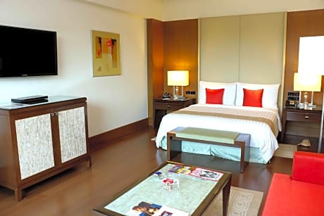 Deluxe Suite With Two Way Airport Transfers