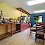 Red Roof Inn & Suites Houston - Hobby Airport