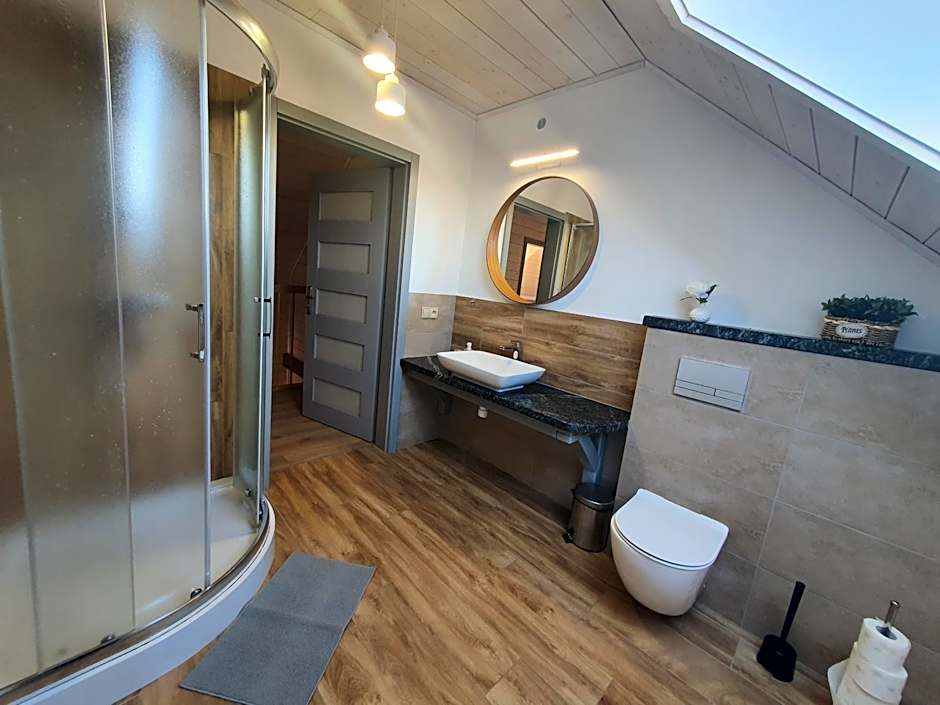 MILOCHÓWKA - dom drewniany bliźniak