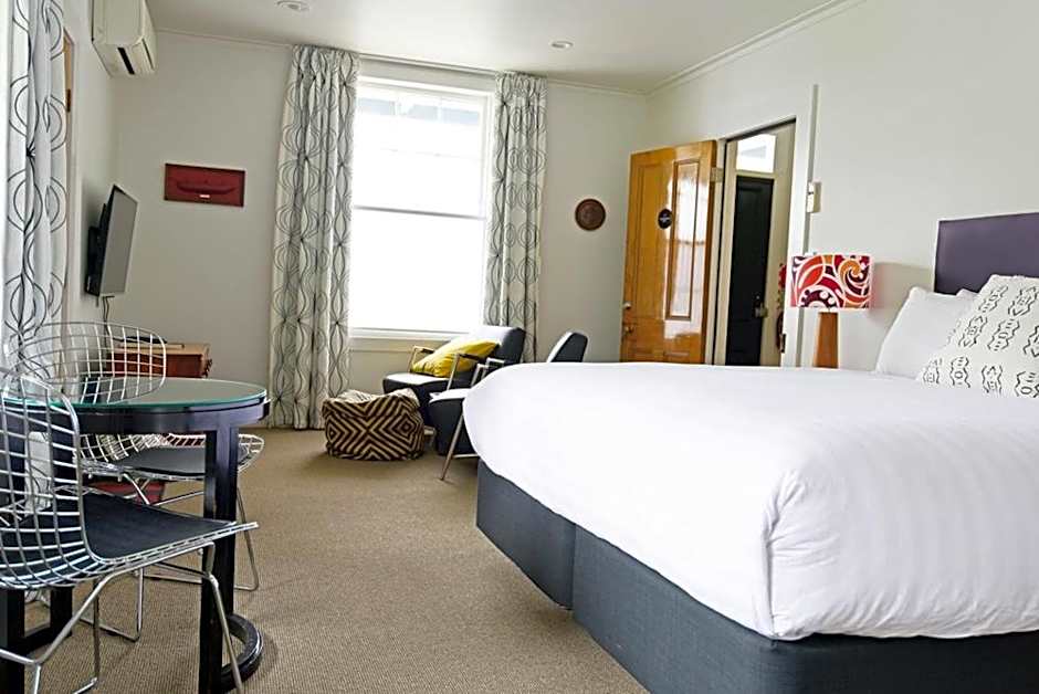 The Old Oak Boutique Hotel