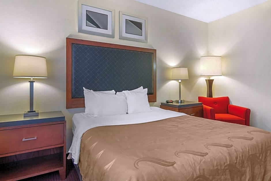 Quality Inn & Suites Lakewood - Denver Southwest