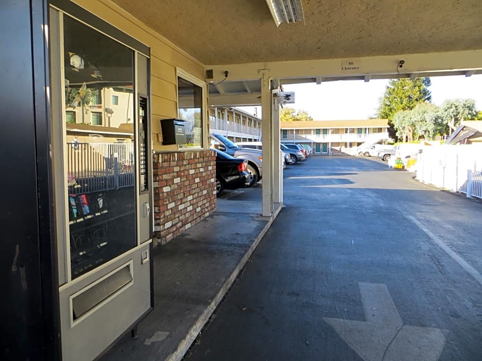 Capri Motel