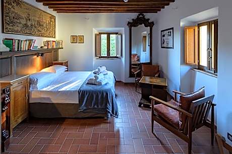Triple Room - 1 King Bed and 1 Single Bed