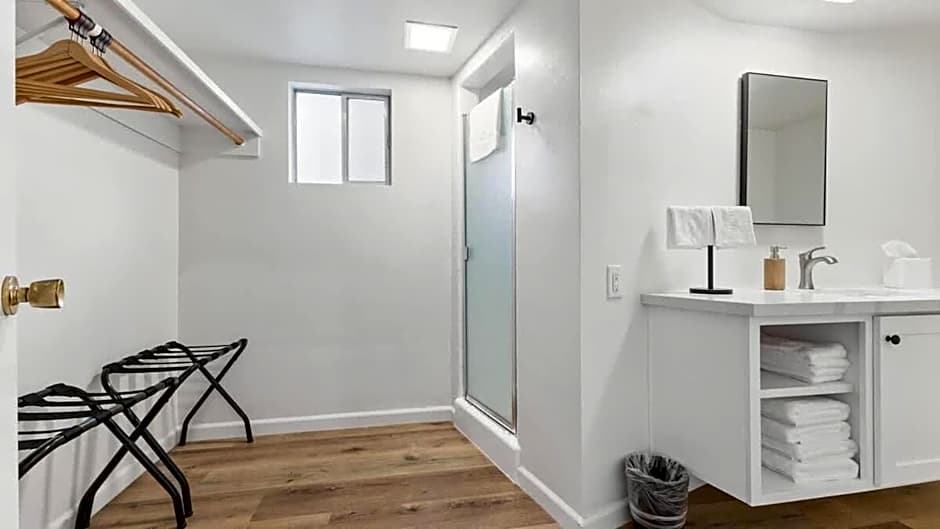 Camp Nelson Lodge Room 6