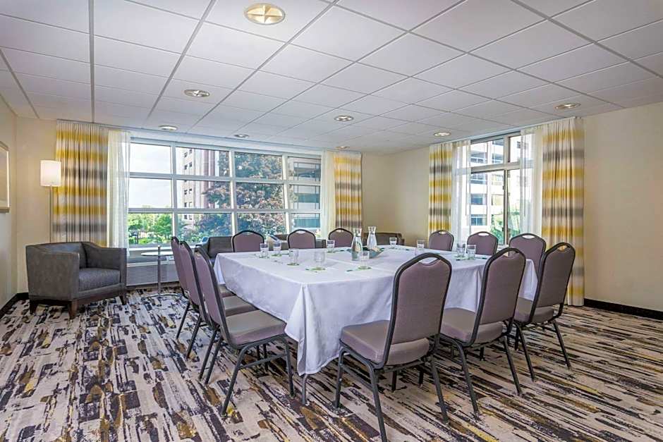 Wyndham Garden Buffalo Downtown