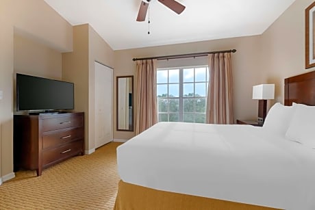 1 Bedroom Resort View Suite King Bed Sofabed Floor 3