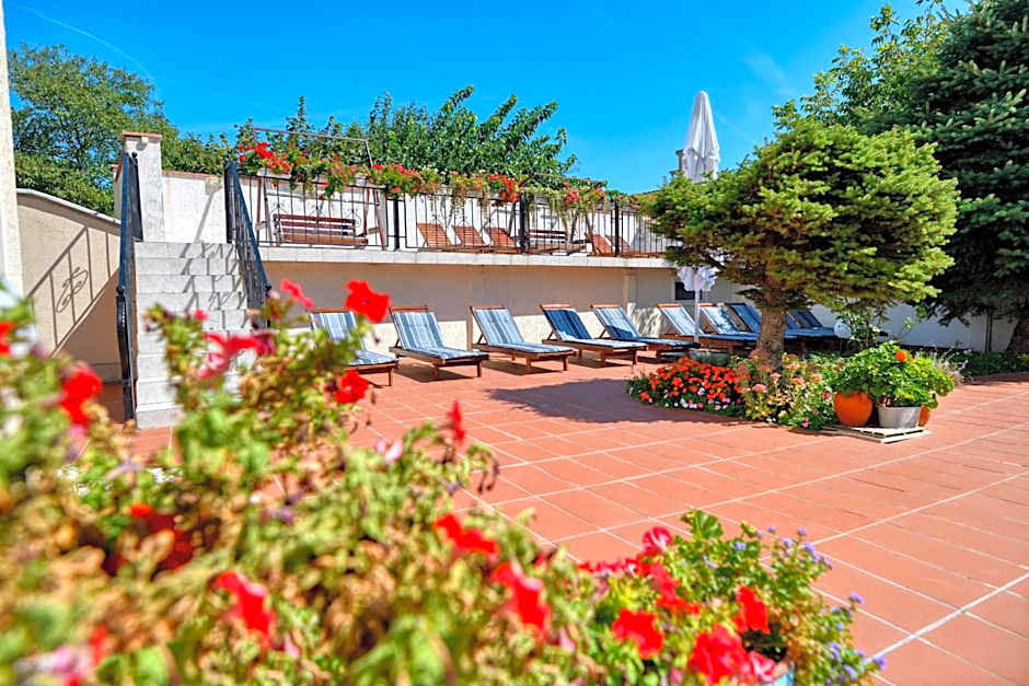 Alekta Hotel - Free Parking