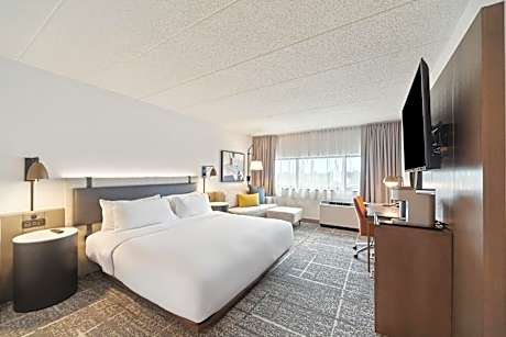 King Room with Mobility Accessible Roll-In Shower - Non-Smoking