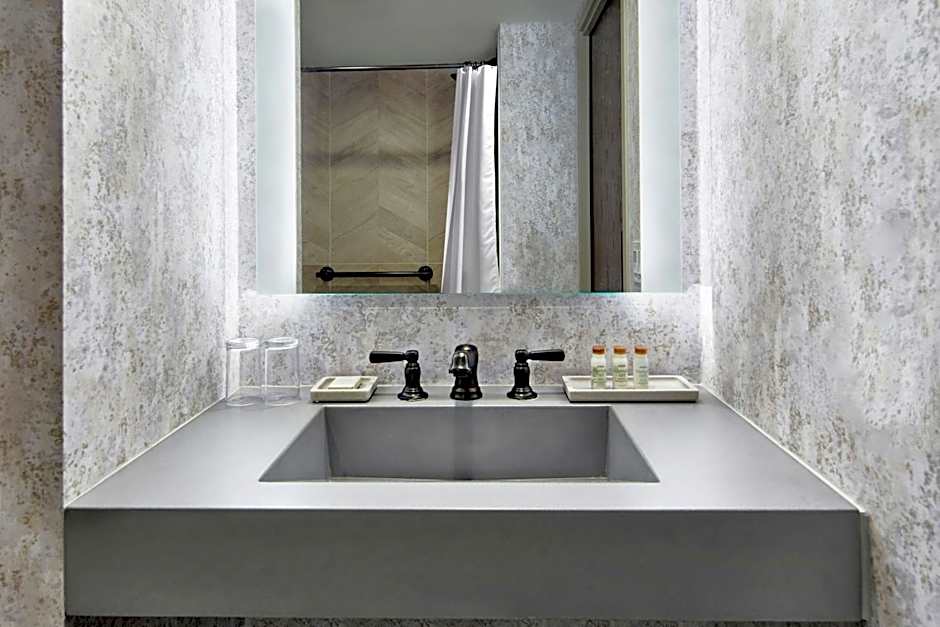 Renaissance by Marriott Mobile Riverview Plaza Hotel