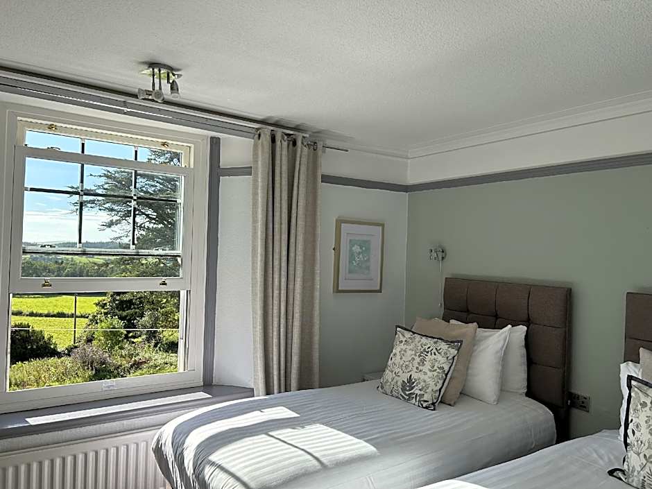 Photo 1 of 7 of Superking-Double Room-Ensuite-Leven